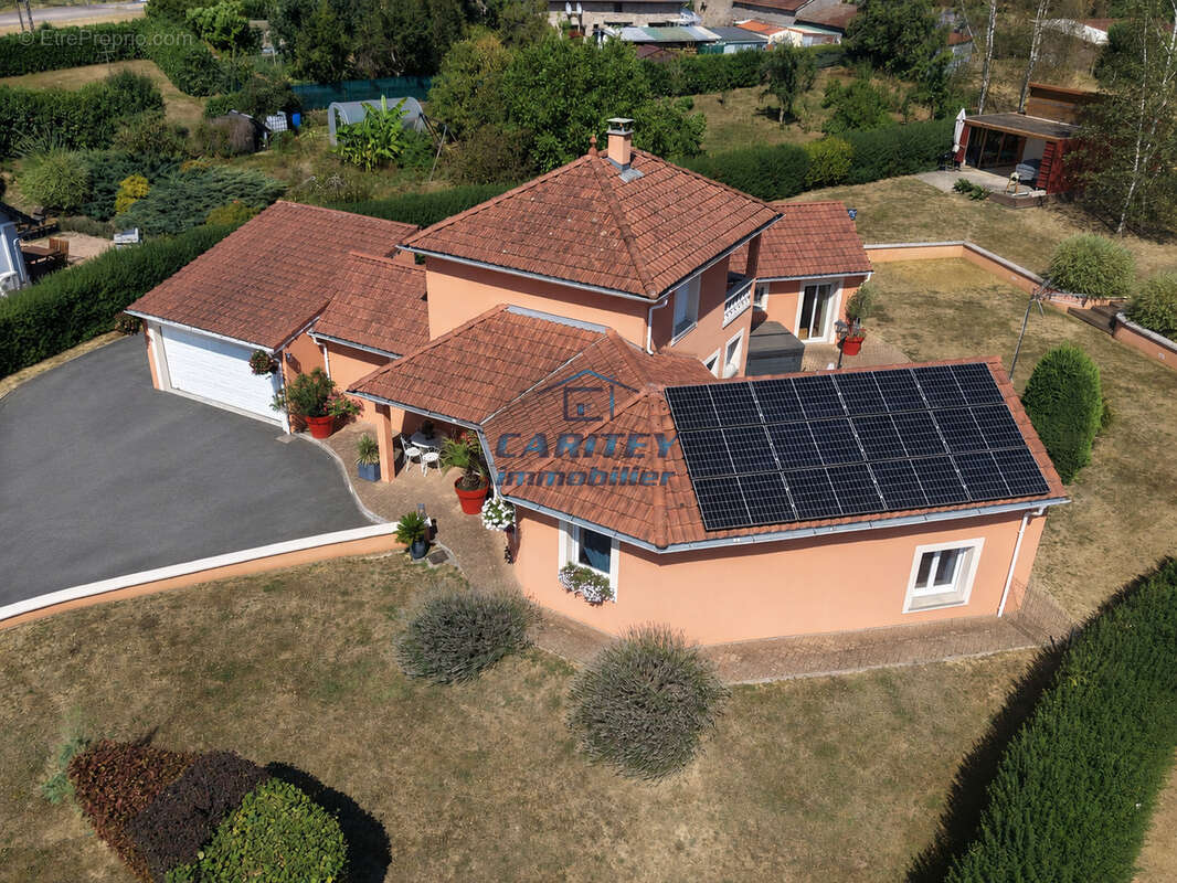 Magnifique maison de 180 m2 sur un terrain de 1753 m2 située sur la commune de ANDORNAY - photo 2
