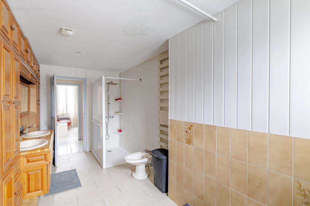 Maison à LE THILLAY