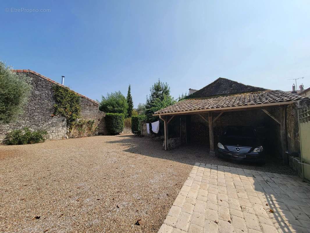 Maison à PORT-SAINTE-FOY-ET-PONCHAPT