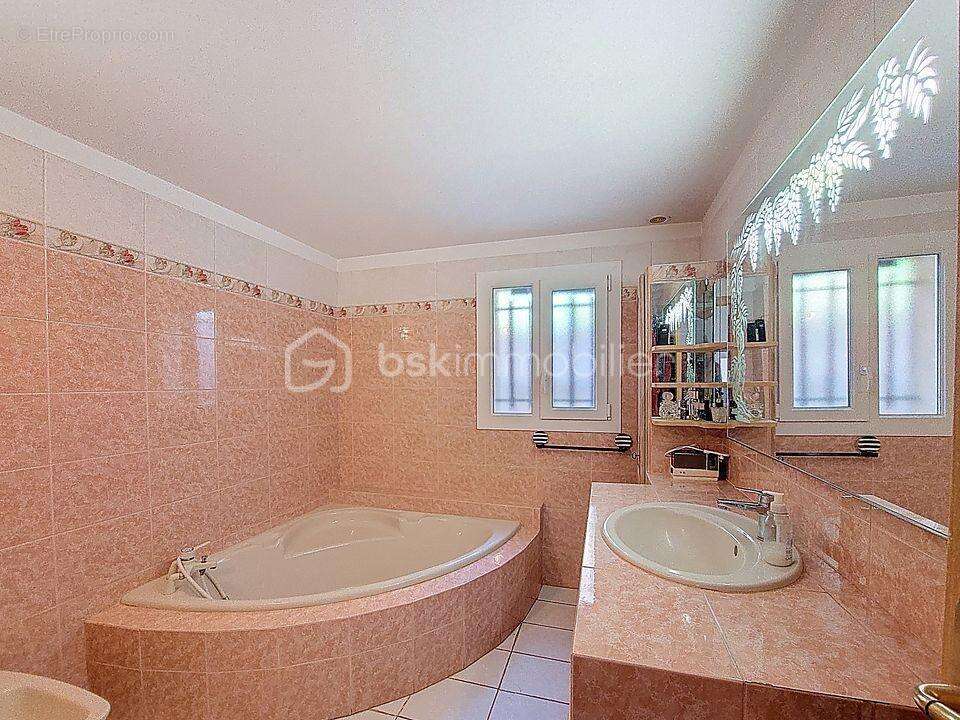 Maison à SOLLIES-VILLE