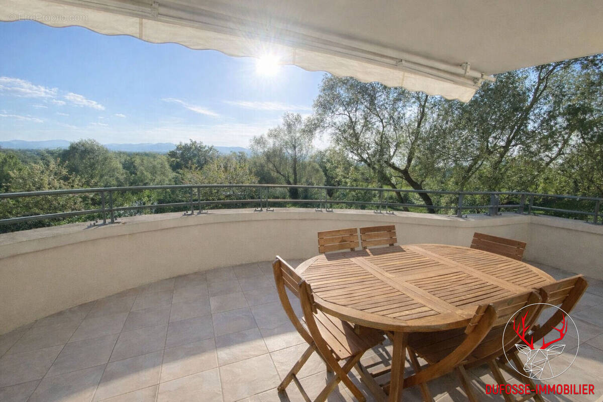 Appartement à CHARBONNIERES-LES-BAINS