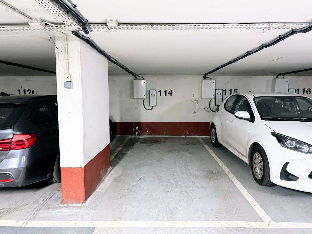 Parking à PARIS-10E