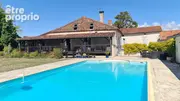 facde and pool - Maison à SAINT-ROMAIN
