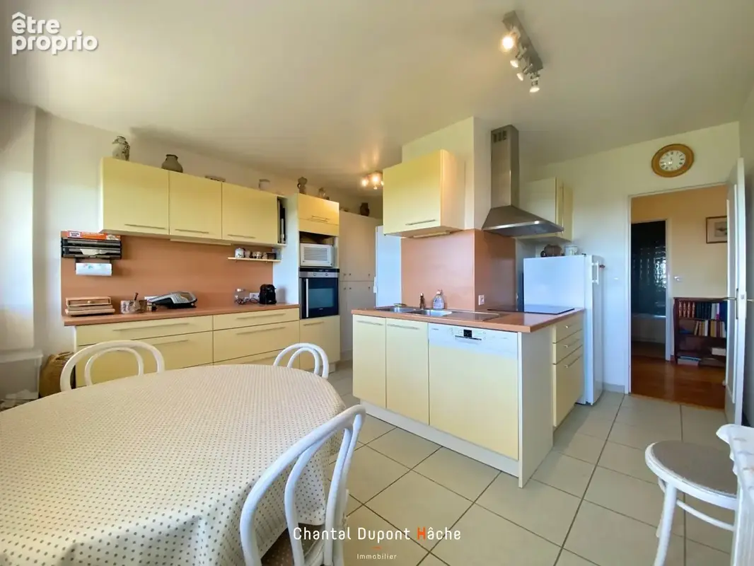CHARTRES BORDS DE L'EURE - Appartement familial de 112 m2, 2/3 chambres, vue imprenable, parking et cave. - photo 4