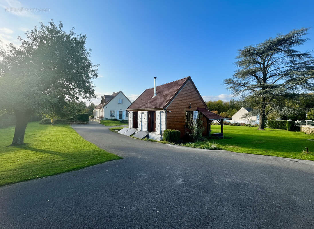 Maison à SAINT-JEAN-LES-DEUX-JUMEAUX