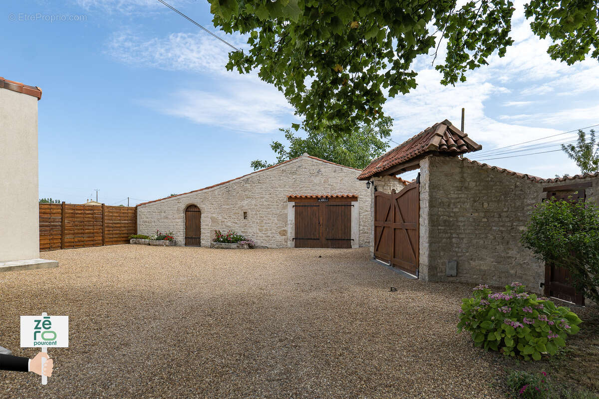 Maison à NALLIERS