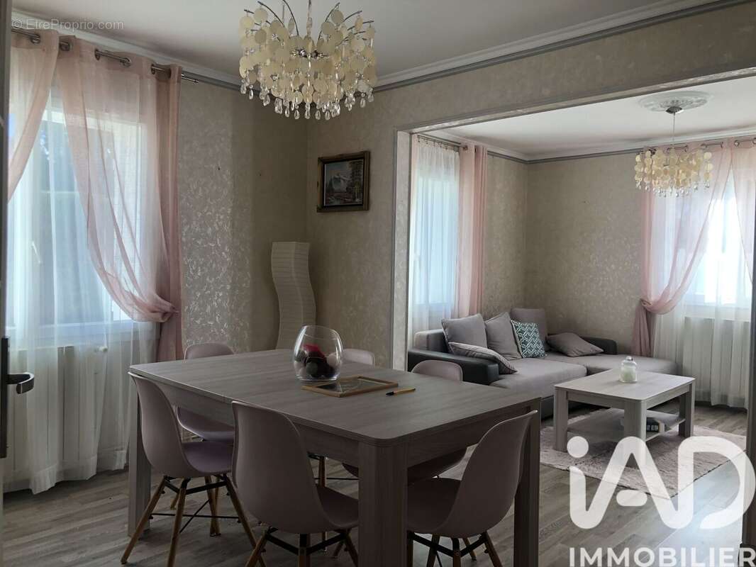 Maison 170 m² à Villegouge  - photo 2