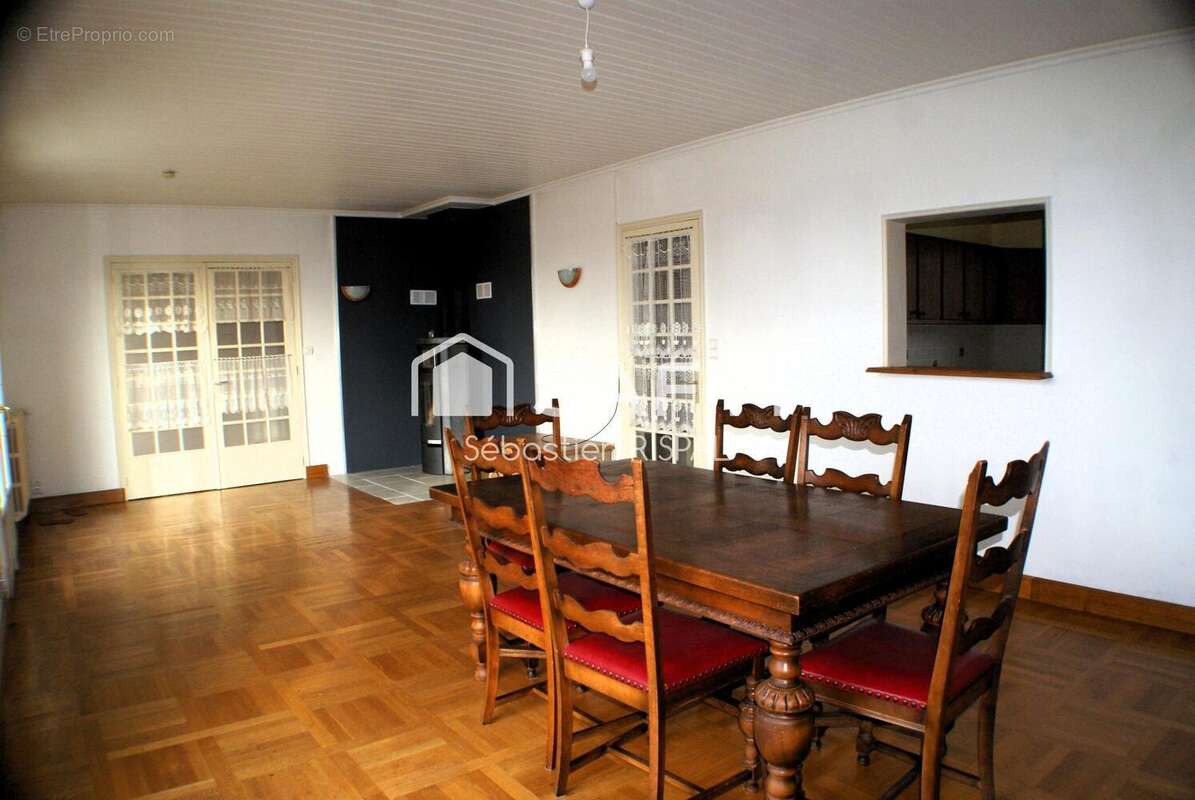 Maison 214 m² à Breuil-Barret  - photo 6