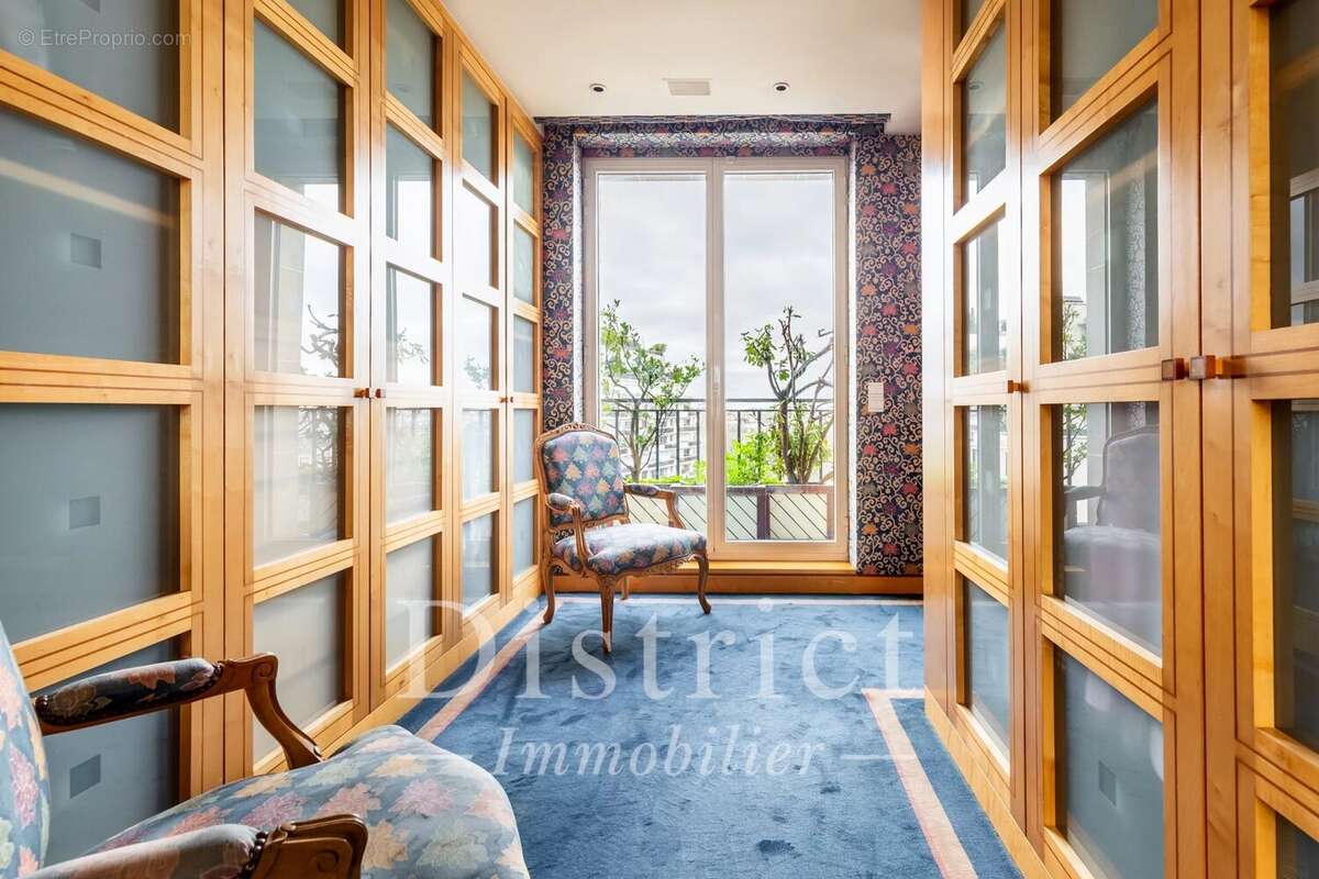 Trocadéro. Vue Tour Eiffel et balcon pour cet appartement de 112m² en étage élevé. - photo 10