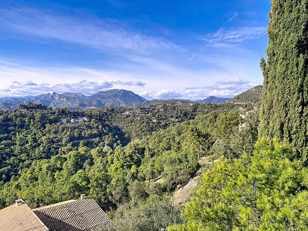 Maison à CASTAGNIERS