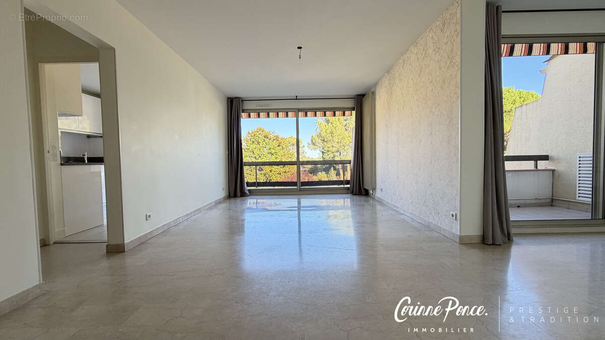Nimes centre quartier residentiel cigale superbe appartement p5 terrasses cave parking prive dans residence av - photo 3
