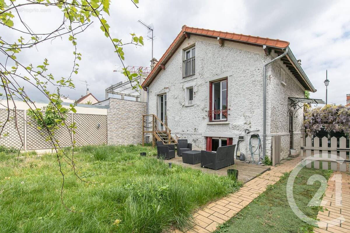 Maison à SAINT-MAUR-DES-FOSSES