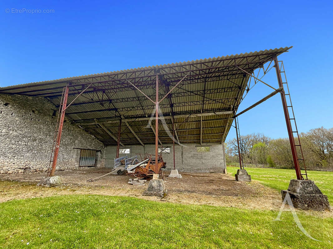 Maison à SAINT-BEAUZEIL