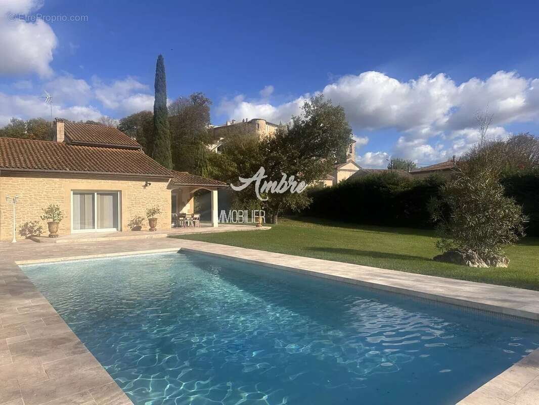 Maison à MONTELEGER