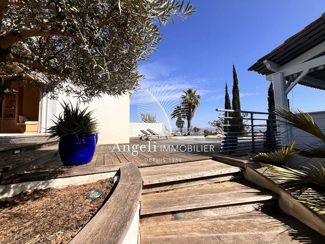 Maison à FREJUS