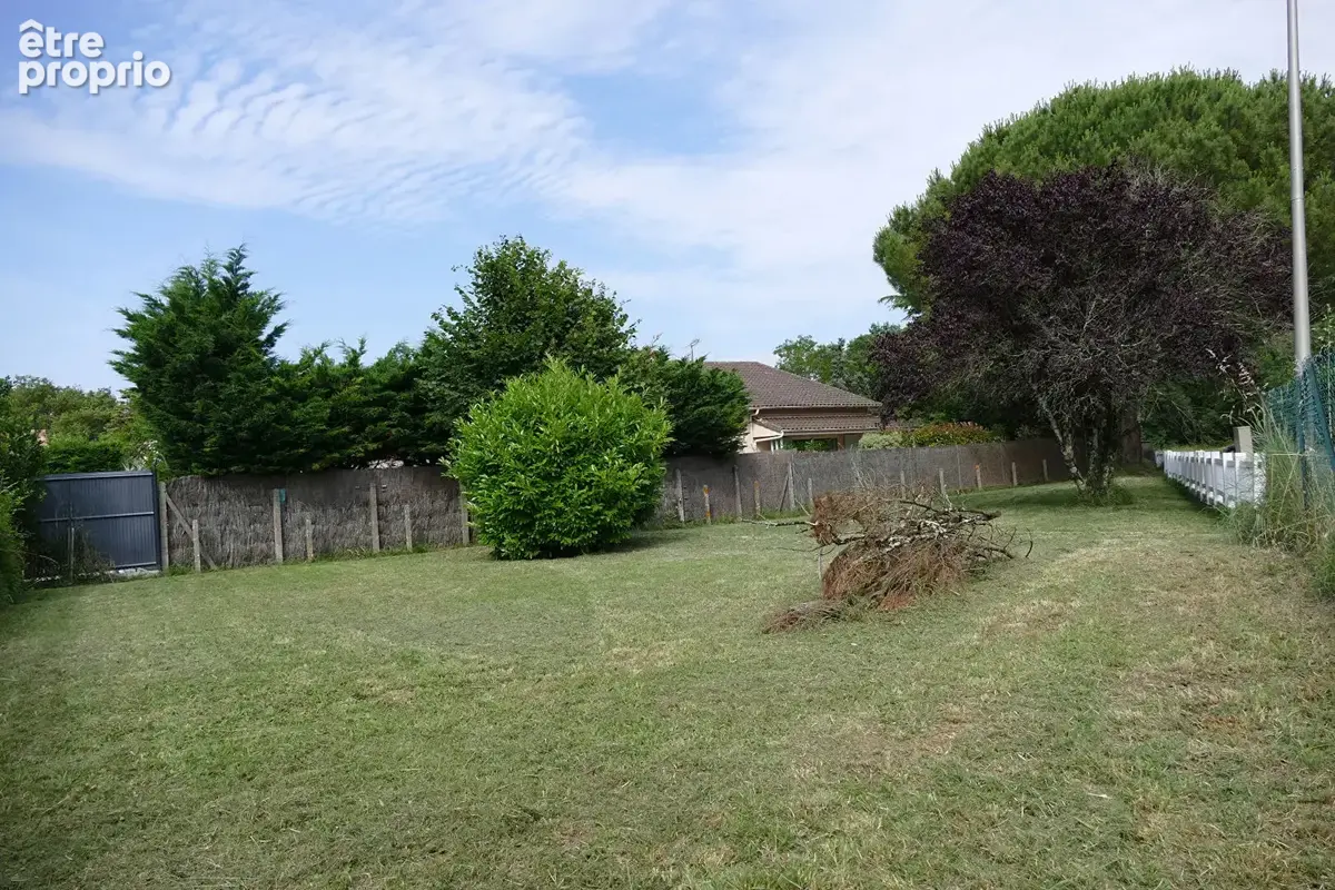 Terrain à MEDIS