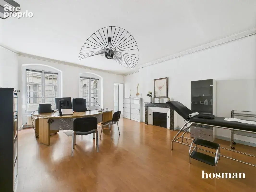 Local professionnel lumineux de 120 m² - Pouvant être transformé en appartement - Cours d'Alsace-et-Lorraine, Bordeaux - - photo 8