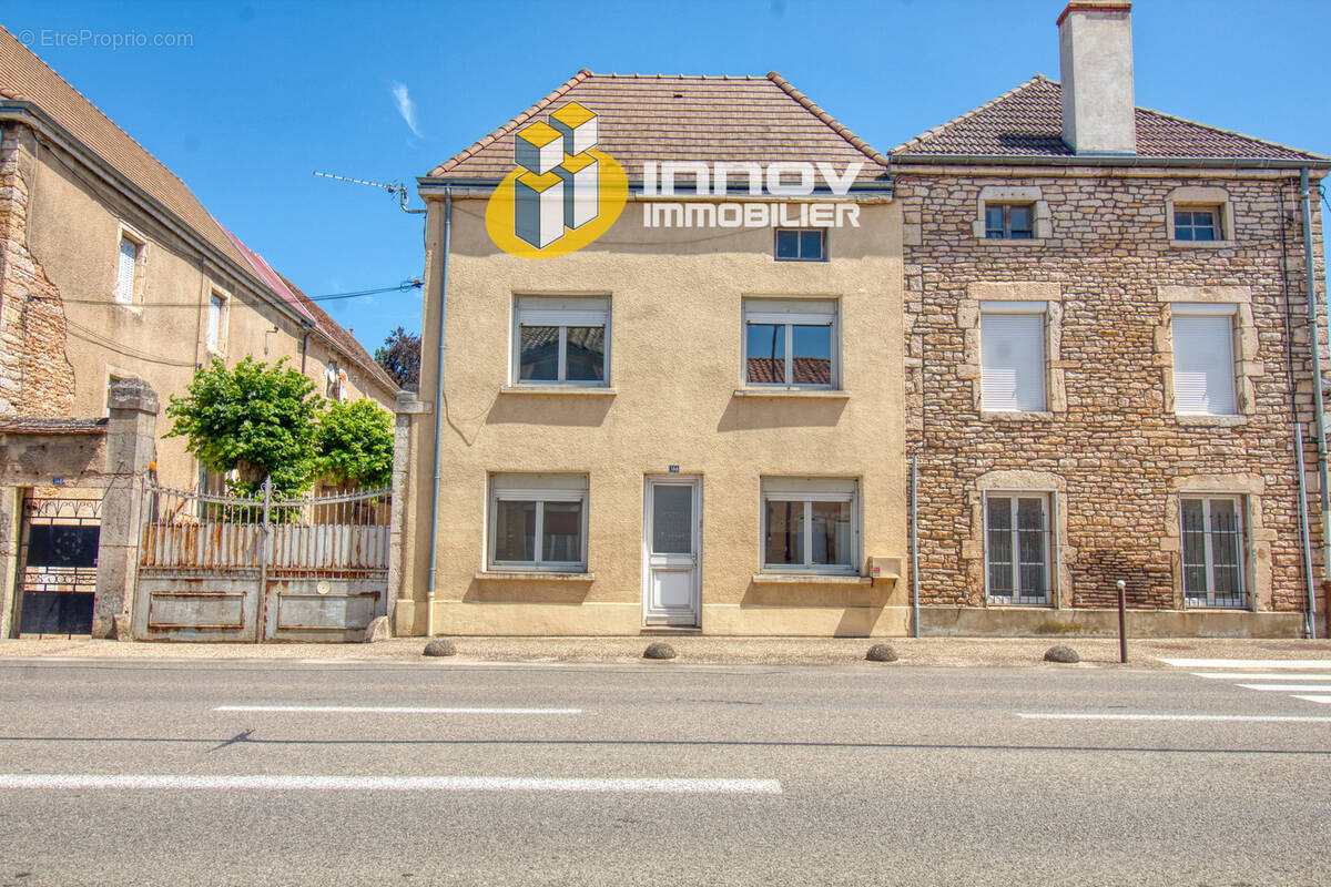 Maison à SENNECEY-LE-GRAND