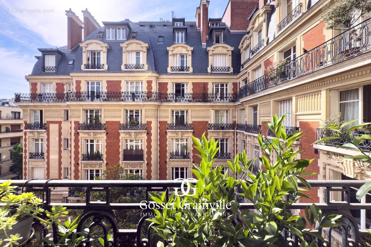 Appartement à NEUILLY-SUR-SEINE