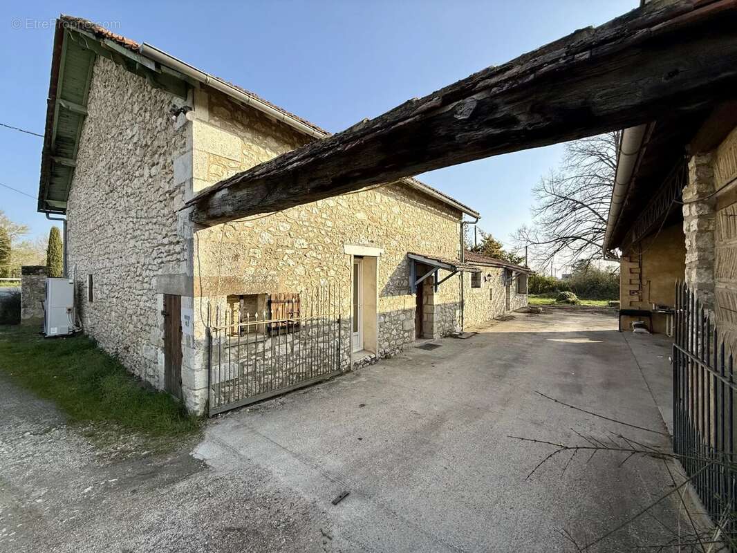 Maison à ROUFFIGNAC-DE-SIGOULES