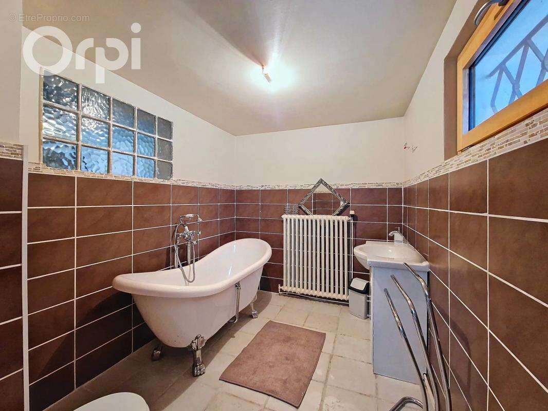 À Vendre maison 232 m2 et logement 50 m2 - photo 16