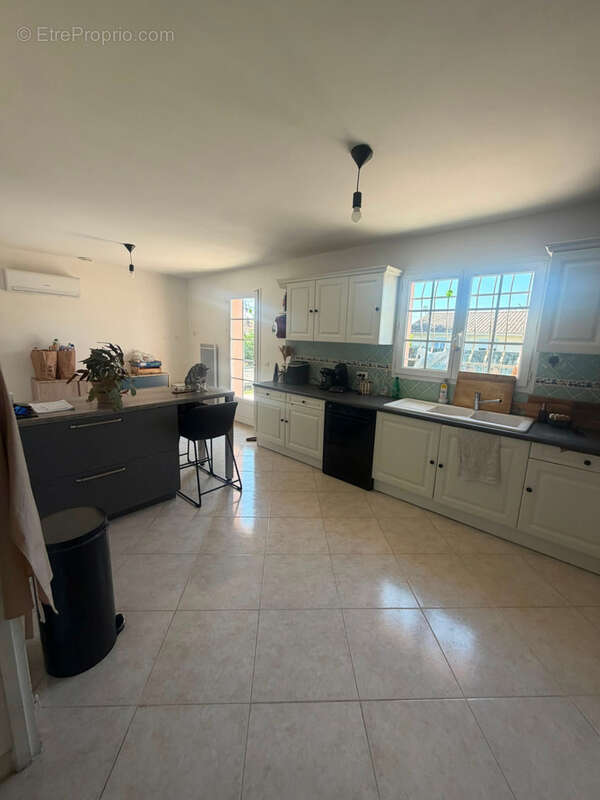 Saint-Sauveur – Élégante maison familiale de 151 m² sur un terrain de 1 600 m² - photo 5