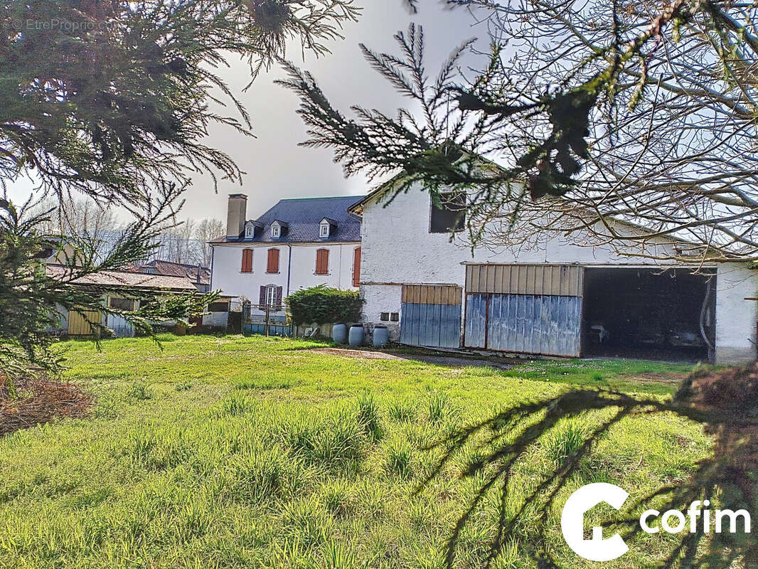 Maison à NAY