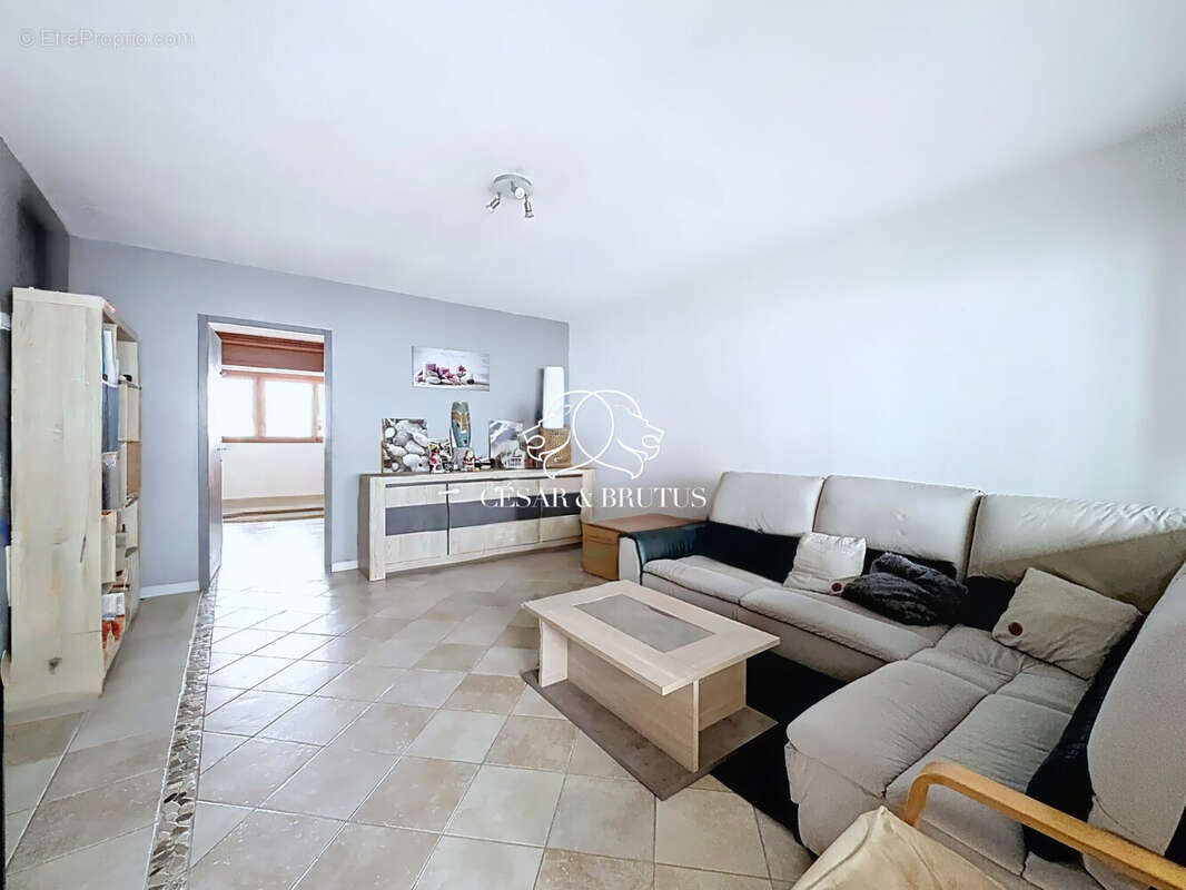 Appartement à RILLIEUX-LA-PAPE