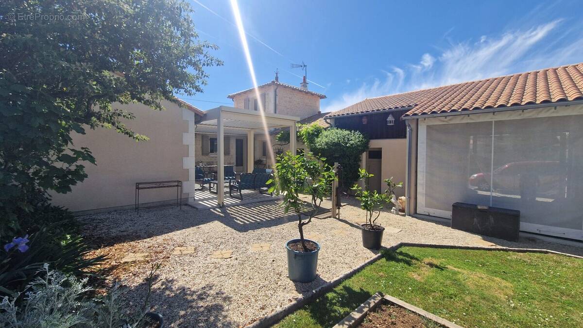 Maison à LA CRECHE