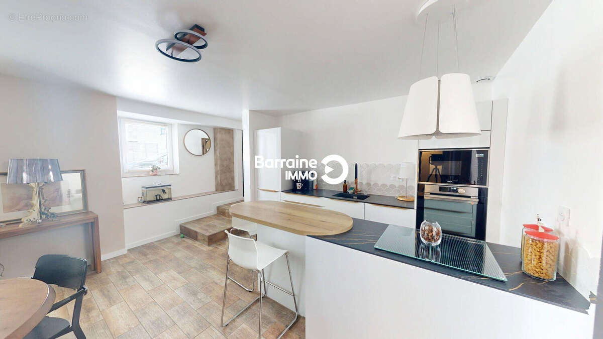 Maison à LE RELECQ-KERHUON