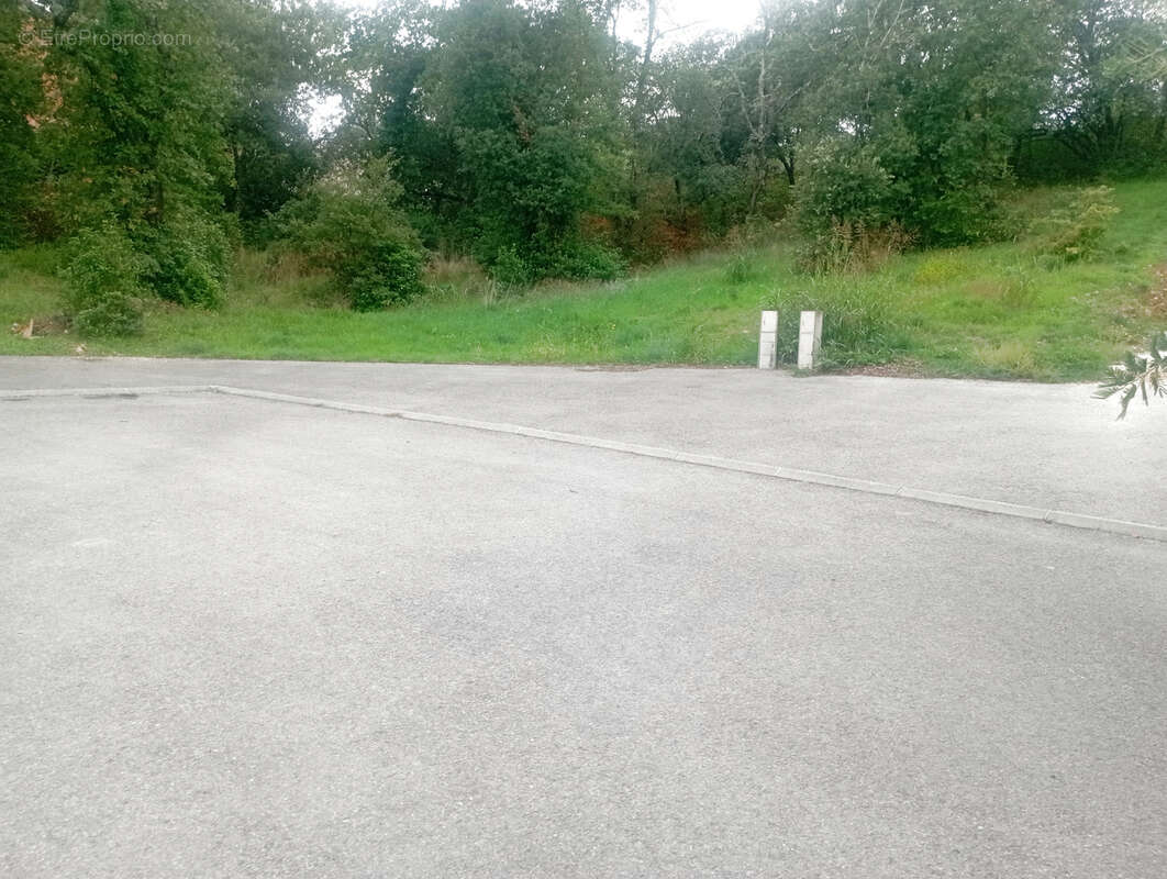 Terrain à BAGNOLS-SUR-CEZE