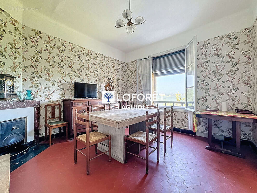 Maison à SAINTE-GENEVIEVE-SUR-ARGENCE