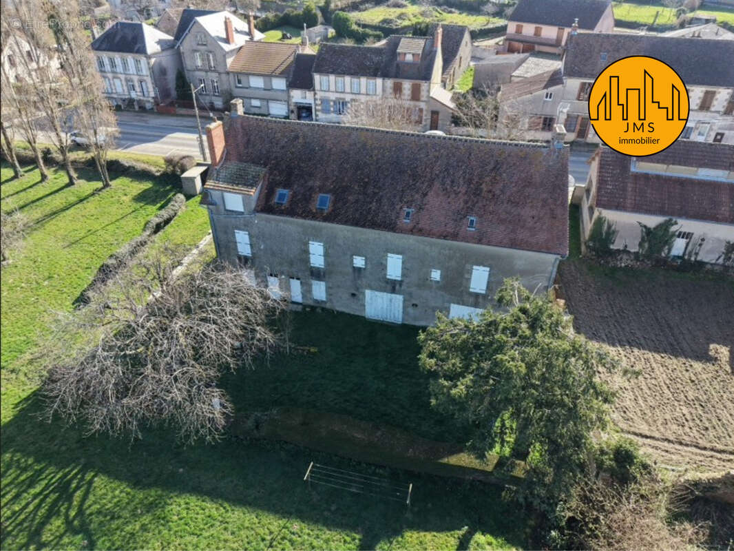 Maison à LE MONTET