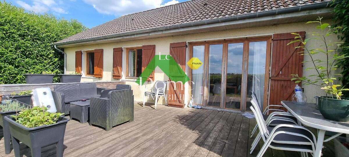 Maison à VALLANGOUJARD