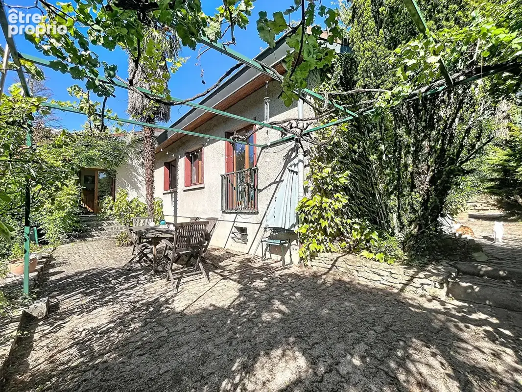 A vendre : maison 6 chambres, environnement verdoyant au calme absolu, proche Cuire - photo 3