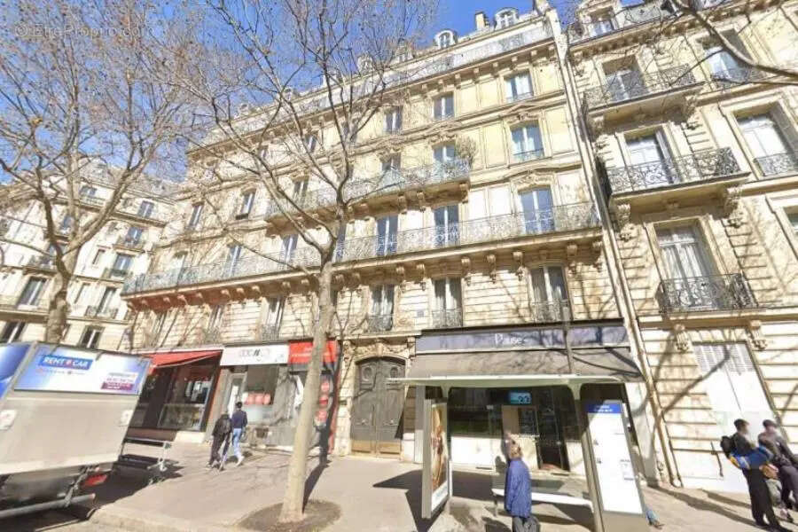 Commerce à PARIS-8E