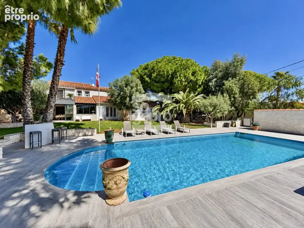 Réf : 2340 - Vente Superbe Villa Méditerranéenne avec piscine et bar discothèque au Grau d'Agde ! - photo 2