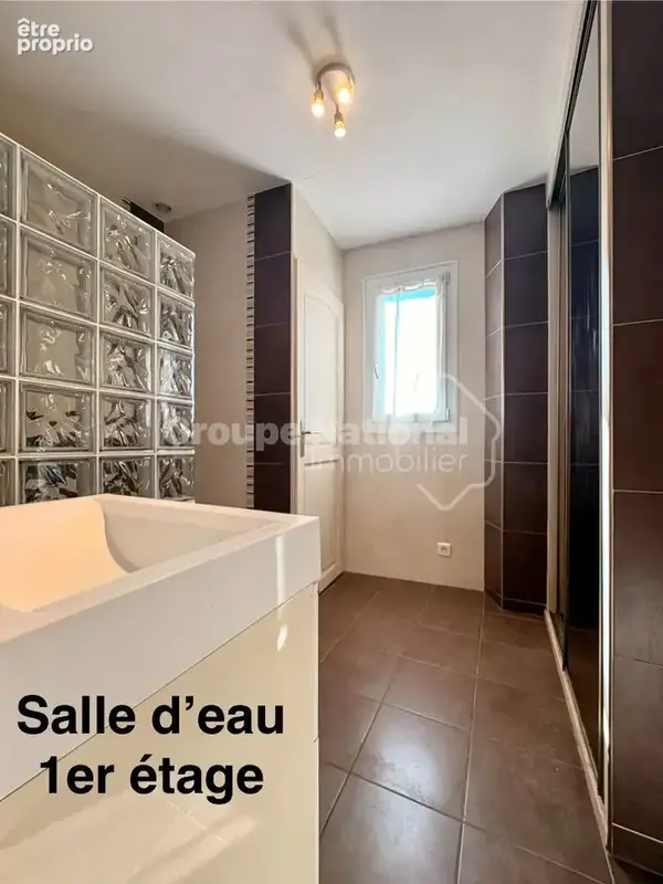 Maison de ville avec cour sur SORGUES, séjour/cuisine équipée, 3 chambres et climatisation - photo 13