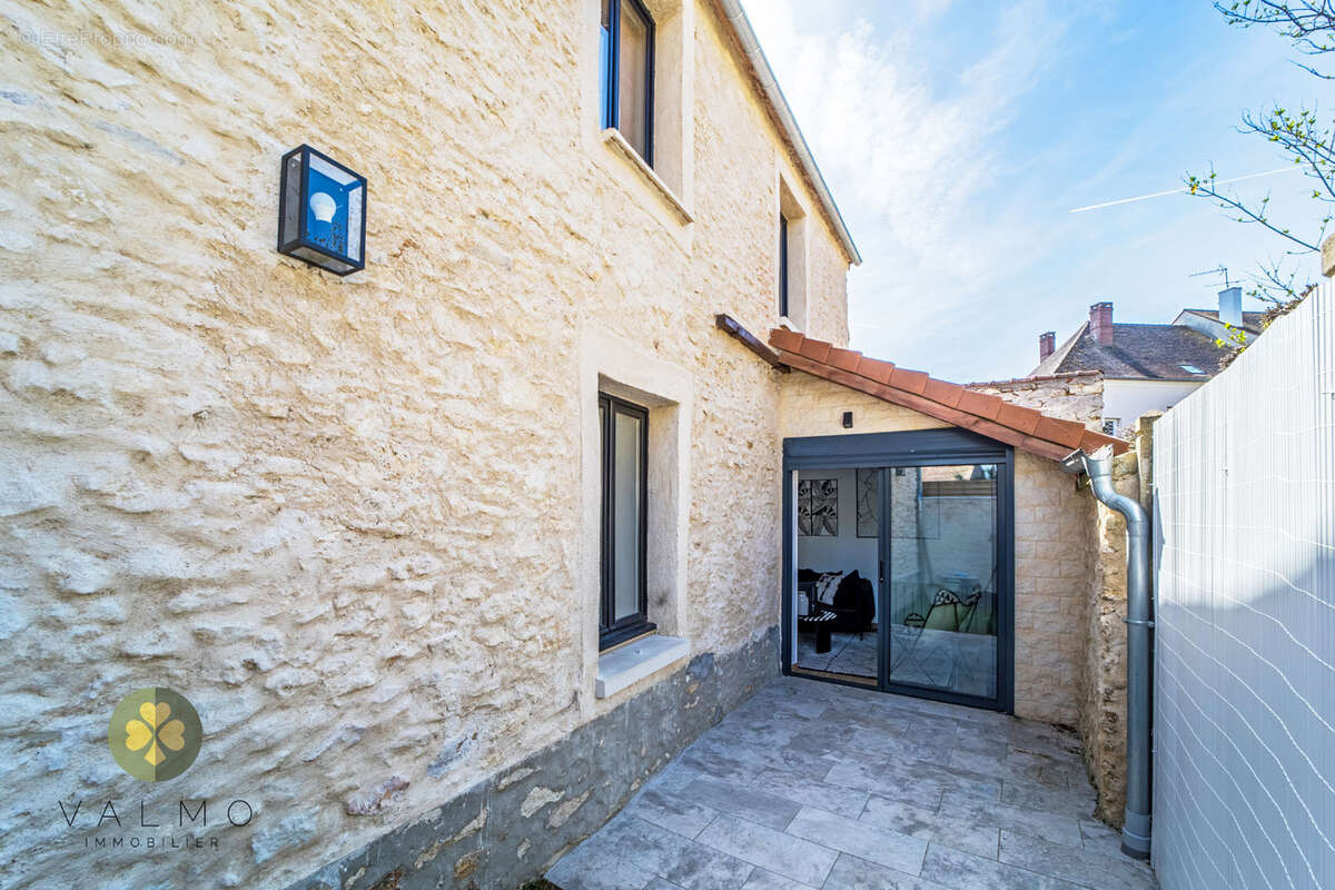 Maison à THOIRY