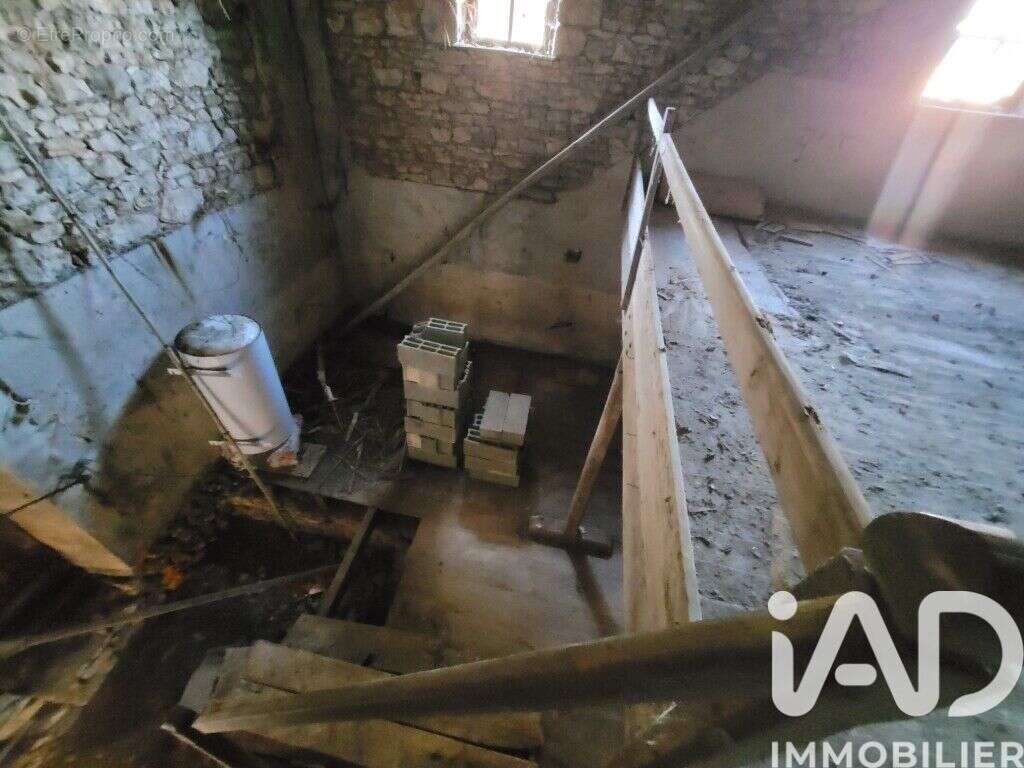 Maison 175 m² à Saint-Lin  - photo 8
