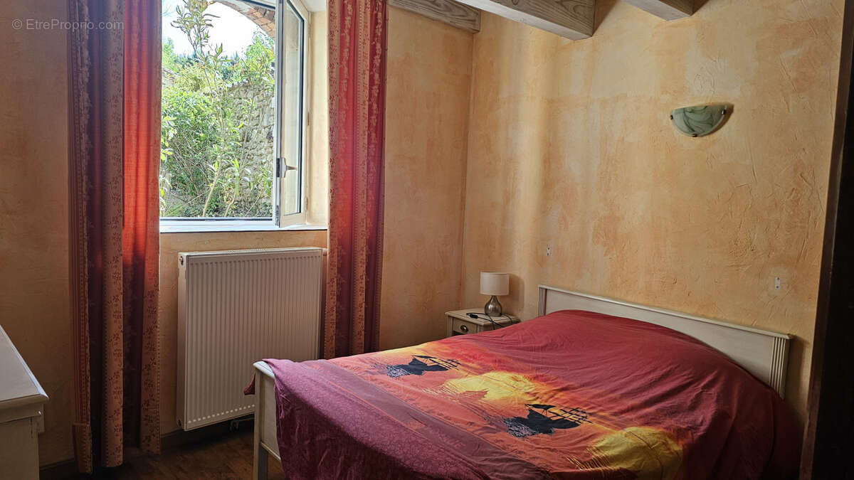Maison à CREYSSENSAC-ET-PISSOT