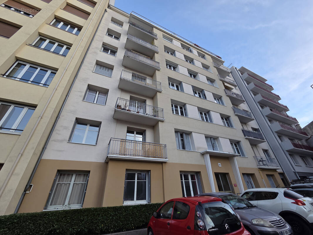 Appartement à SAINT-ETIENNE