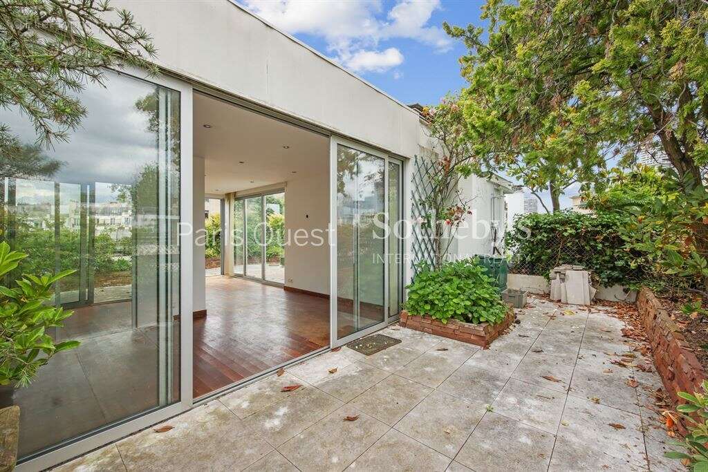 Appartement à NEUILLY-SUR-SEINE