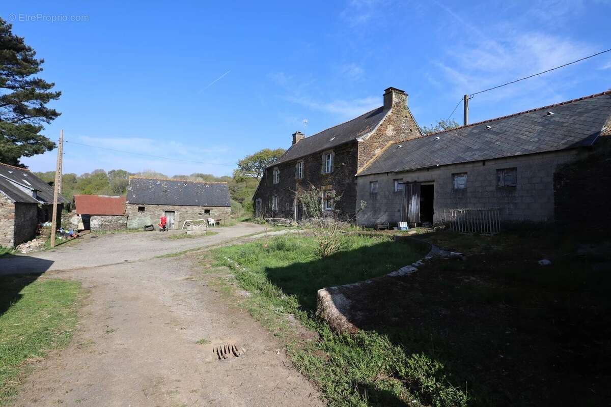 Maison à CARHAIX-PLOUGUER