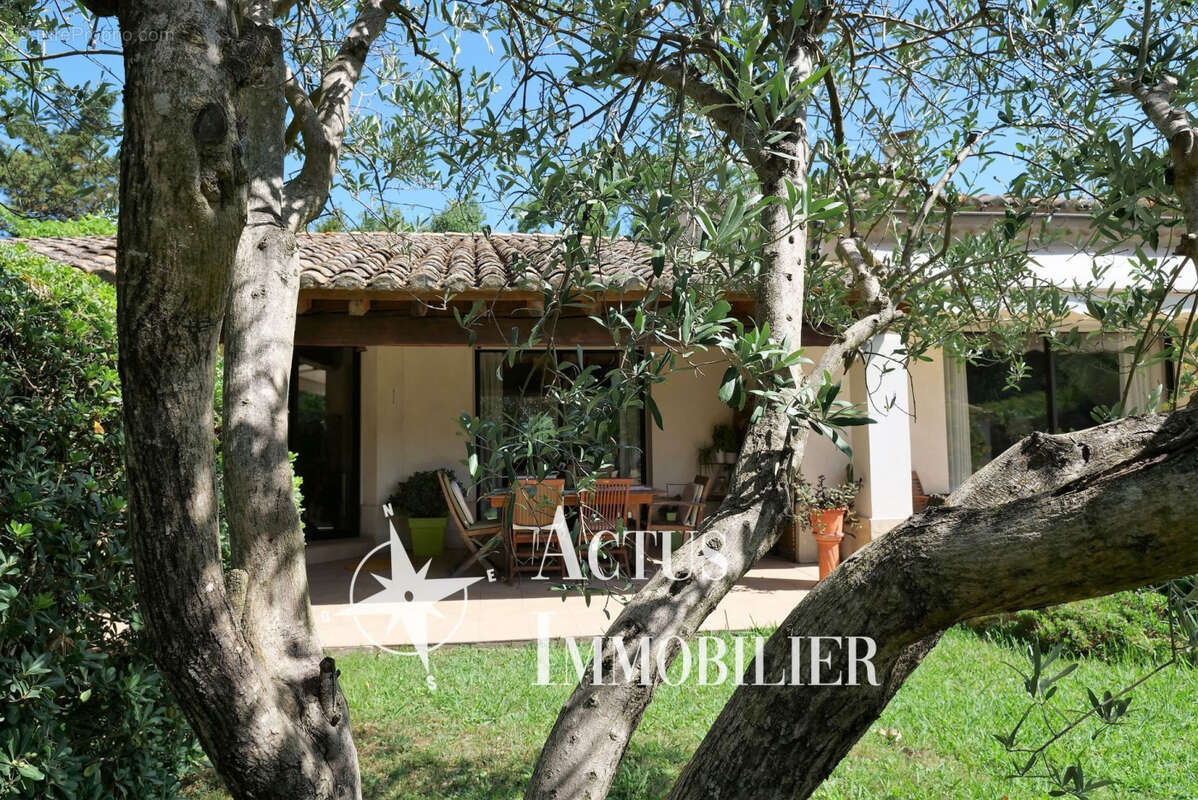 Maison à SAINT-MARTIN-DE-CRAU