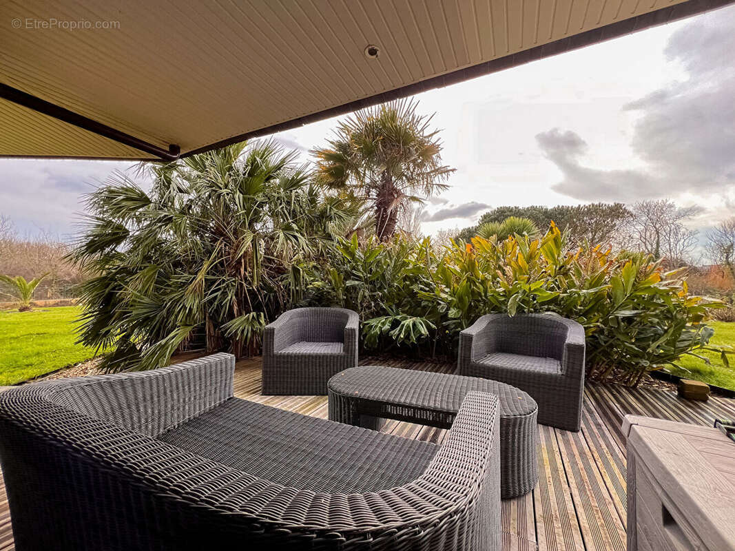 Maison à LAMPAUL-PLOUARZEL