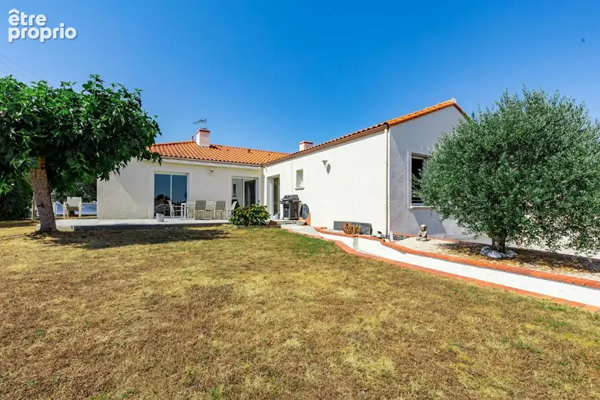 Maison Mouzillon 6 P . 4 Chs . Bureau . 177.85 M² . Double garages . T 1153 M² . Sous-sol - photo 13