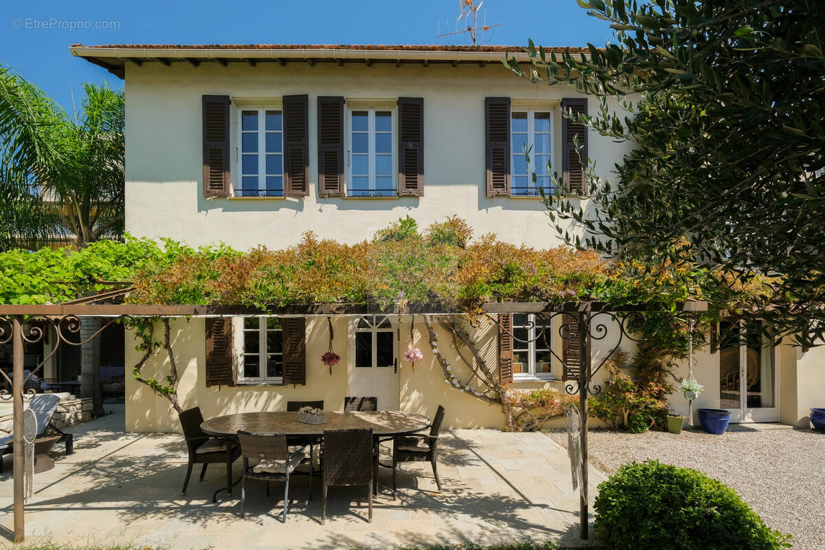 Maison à SAINT-LAURENT-DU-VAR