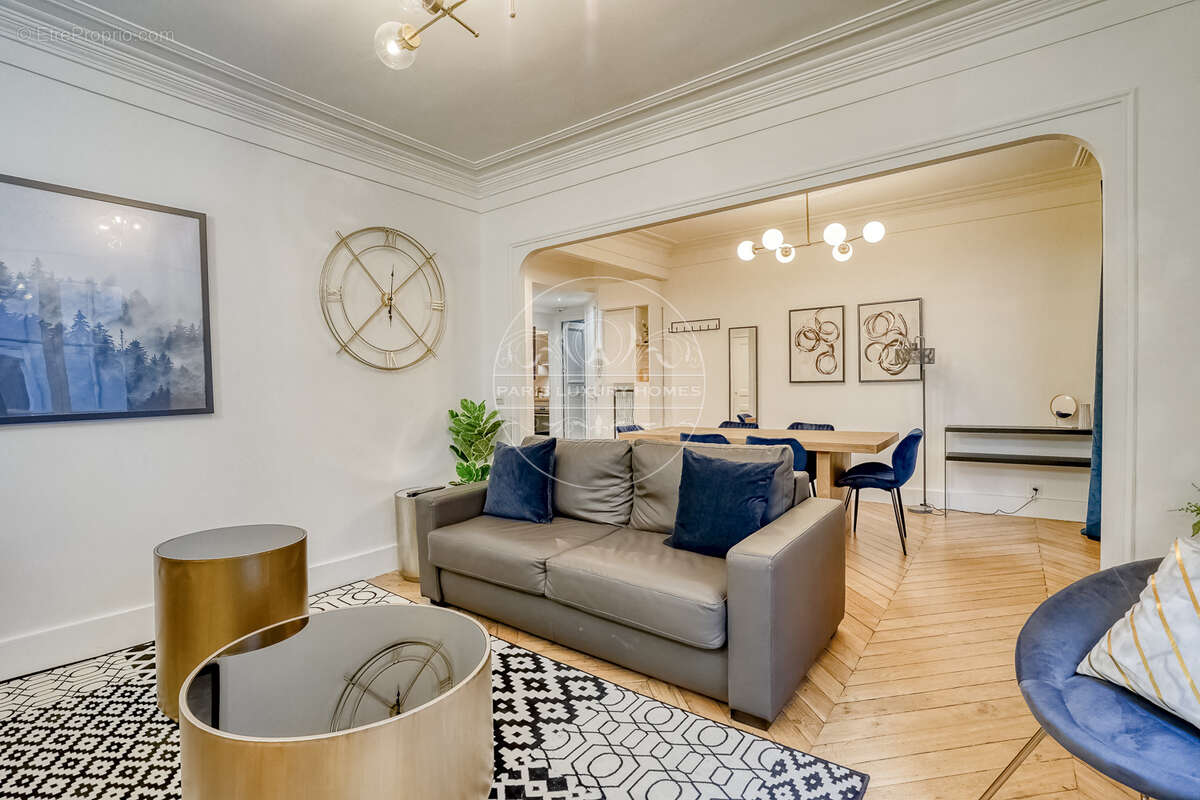 Appartement à PARIS-1E