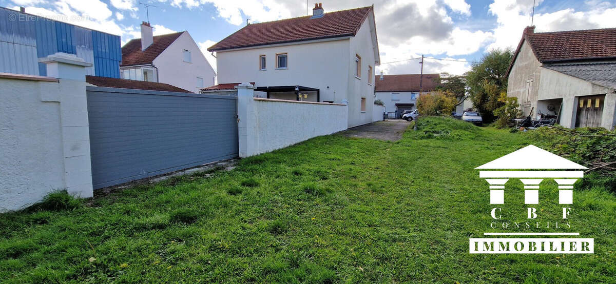 Terrain à SAINT-MARCEL